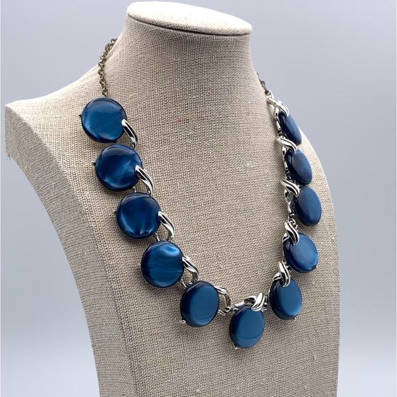 Vintage 50s H&S Blue Moonglow Lucite Necklace - Picture 3 of 11